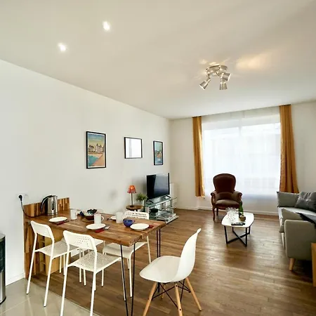 Le Citadin *2min Gare*centre Ville* Terrasse* * Lorient